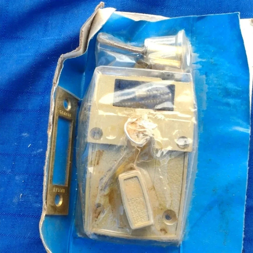 Deadbolt lock